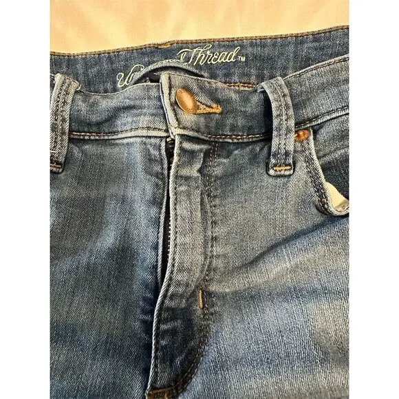 Universal Thread Women's High Rise Distressed Denim Shorts Size 8 Blue - Picture 3 of 8